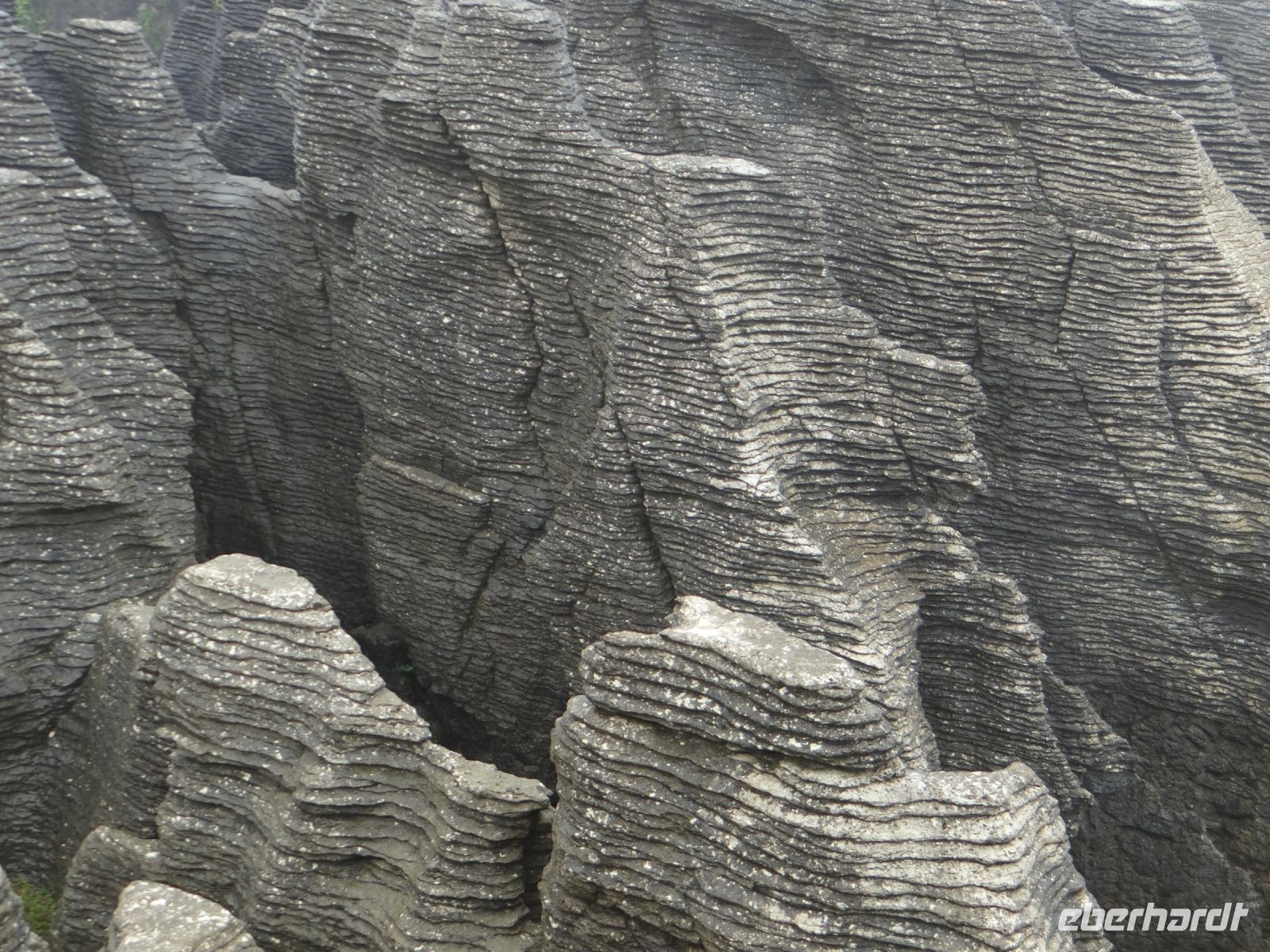 Pancake Rocks, Wind und Wasser runden die Kanten.