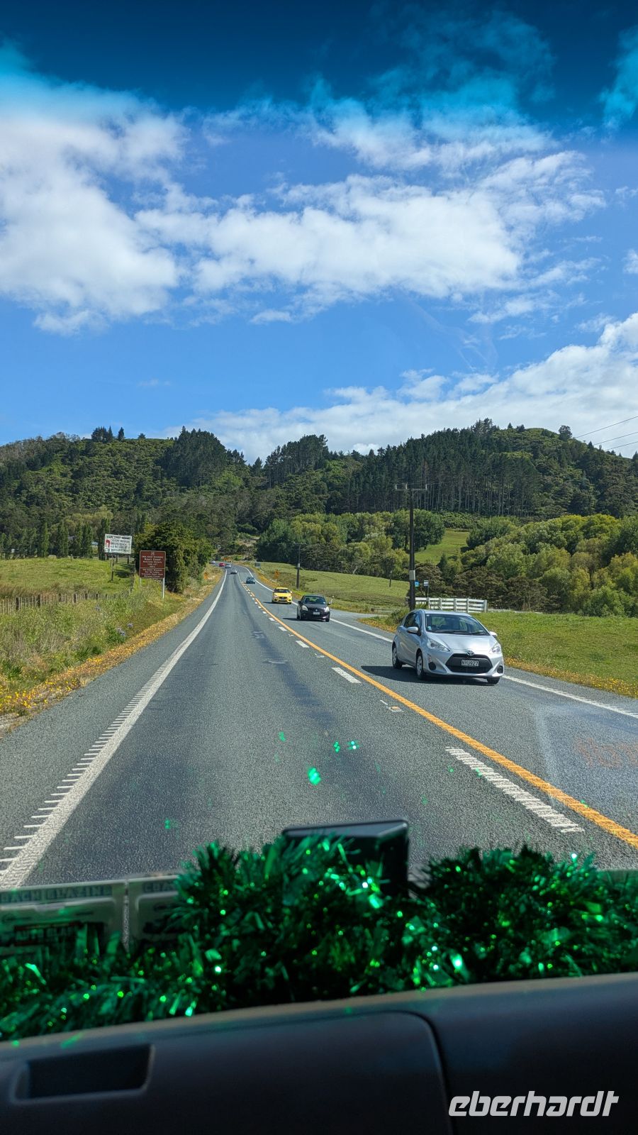 Im Weihnachtsbus geht die Fahrt los