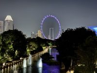 2. Tag: Ankunft in Singapur – Riesenrad „Singapore Flyer“ am Abend
