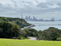 4. Tag: Ankunft in Auckland – Skyline von Auckland mit Sky Tower