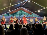 9. Tag: Pauanui bis Rotorua – Traditionelles Hangi-Abendessen in Rotorua – Showprogramm mit Haka