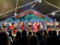 9. Tag: Pauanui bis Rotorua – Traditionelles Hangi-Abendessen in Rotorua – Showprogramm mit Haka