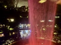 22. Tag: Beginn der Rückreise – Aufenthalt auf dem Changi Airport in Singapur – Wasserfall im Einkaufszentrum „Jewel“