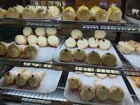 Café berühmt für seine Cream Rolls &ndash; &copy; Monika Cortese (Eberhardt TRAVEL)