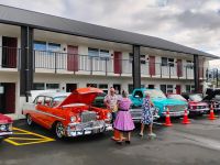 Oldtimertreffen vor unserem Motel  &ndash; &copy; Monika Cortese (Eberhardt TRAVEL)