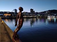 Solace in the wind (the naked man),  Wellington Waterfront Walk &ndash; &copy; Monika Cortese (Eberhardt TRAVEL)