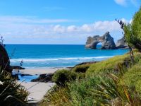 Wharariki Beach &ndash; &copy; Monika Cortese (Eberhardt TRAVEL)