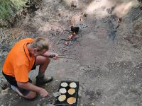 Pancakes direkt über den Natural Flames gebacken &ndash; &copy; Monika Cortese (Eberhardt TRAVEL)