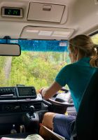 Unsere Sabine am Steuer &ndash; &copy; Elisabeth Fox-Maerki (Eberhardt TRAVEL)