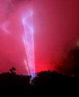 Die Laserschow im Dunst eines Geysirs &ndash; &copy; Elisabeth Fox-Maerki (Eberhardt TRAVEL)