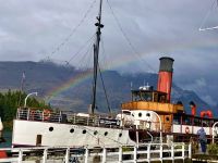 Täglicher Regenbogen mit der TSS Earnshaw in Queenstown &ndash; &copy; Elisabeth Fox-Maerki (Eberhardt TRAVEL)