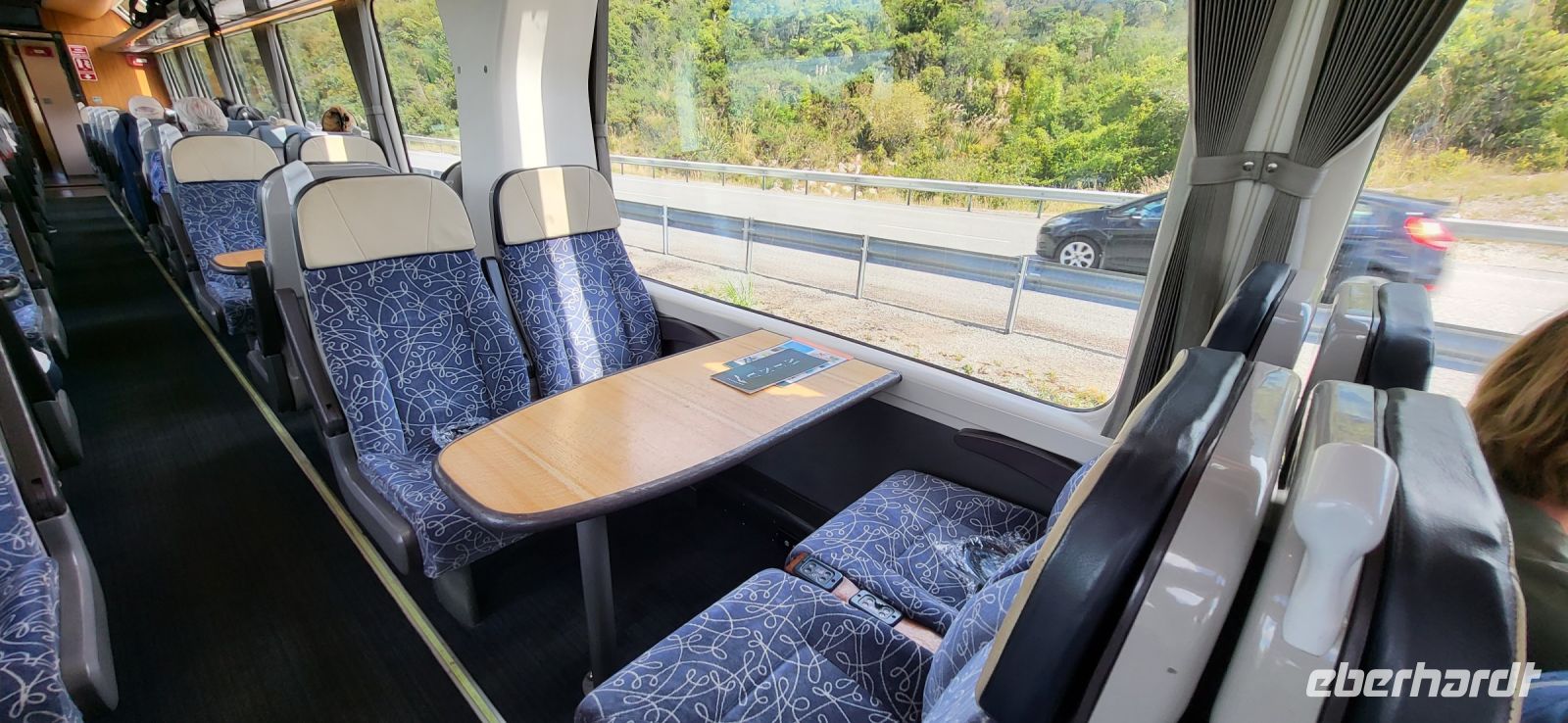 375 gemütlich platziert im Zug