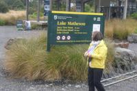 Monika in der Nähe des Lake Matheson