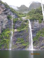 IMG_2410 Tosende Wasserfälle am Milford Sound