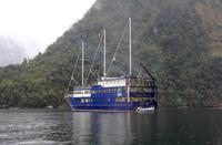Unser Schiff im Milford Sound