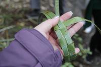 Wir flechten Armbänder aus Flachs