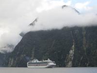 0475  Milford-Sound - Fahrt mit der Milford Marnier - Die Diamond Princess begegnet uns
