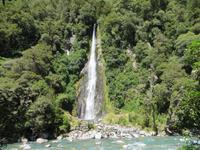 0641 Fahrt zur Westküste - Spaziergang zum Santa Creek Wasserfall