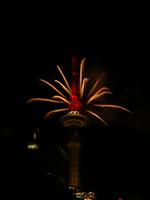 1590 Auckland - Feuerwerk am Skytower
