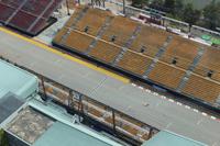 Blick auf die Boxengasse der Formel 1