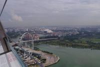 Ausblick vom Marina Sands Skytower aufs Riesenrad
