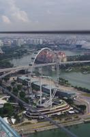 Ausblick vom Marina Sands Skytower aufs Riesenrad