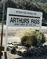 Bis zum Arthurs Pass schiebt uns eine Lok, danach wird sie abgekoppelt