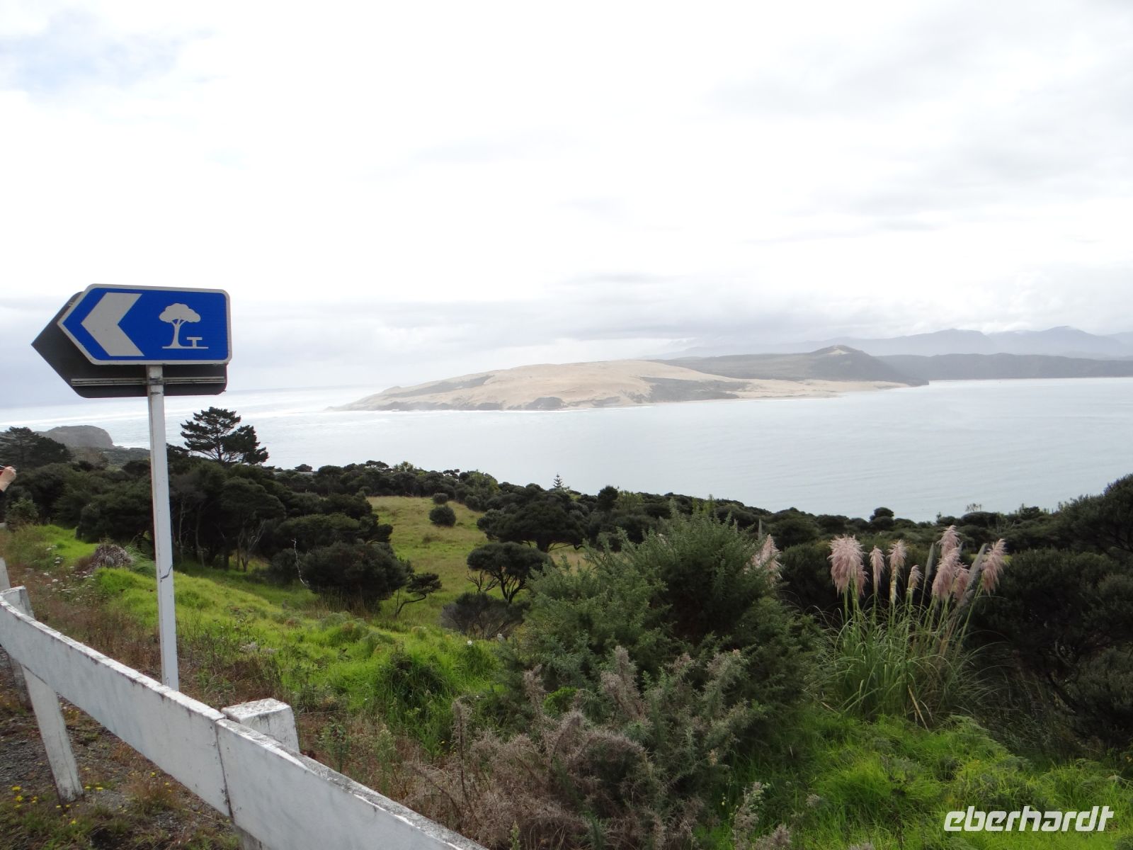 Blick auf Hokianga Harbour und Sanddüne