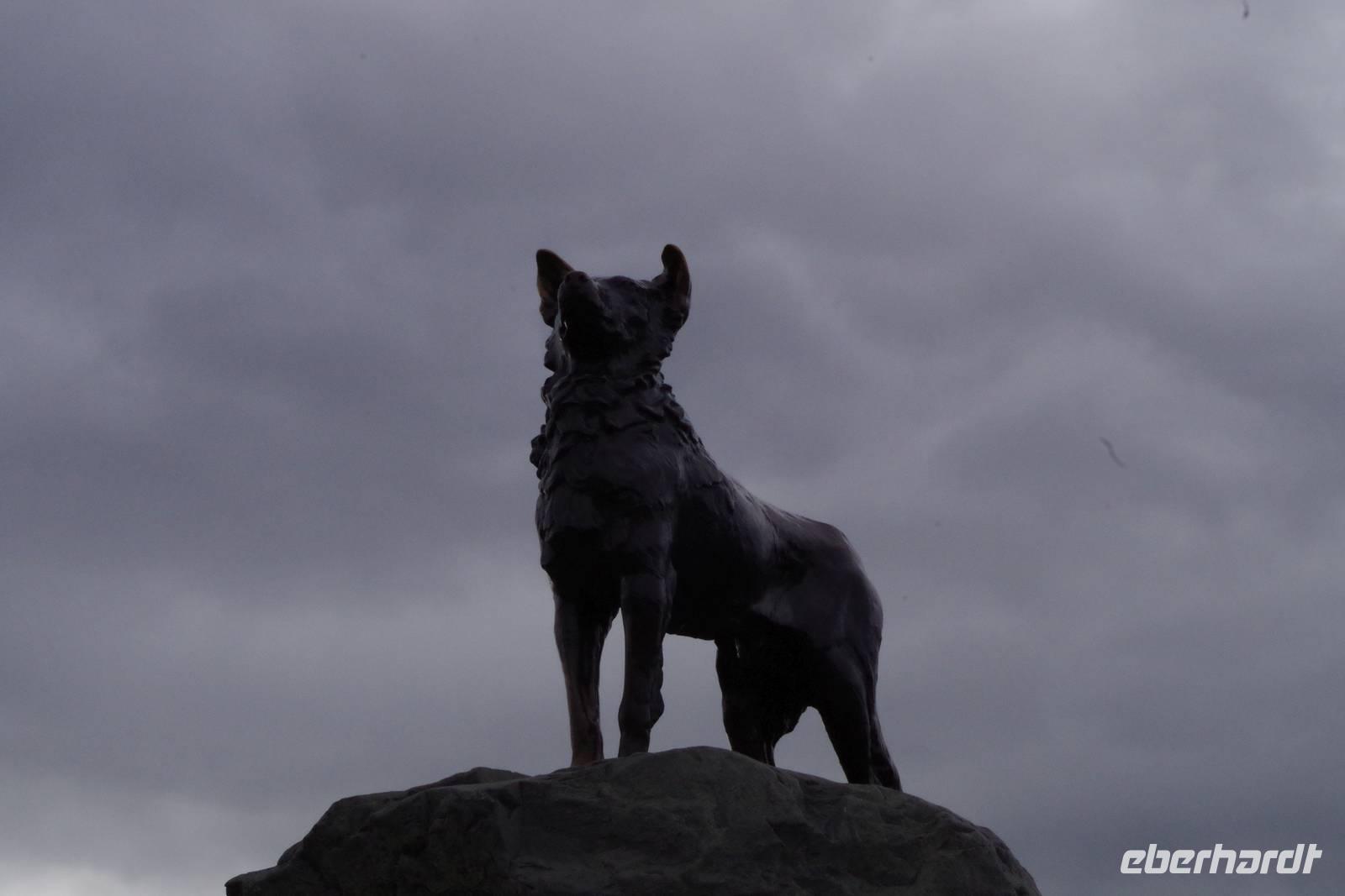 Denkmal Schäferhund von James McKenzie