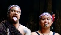 Die typische Drohgebärde der Maori, Rotarua