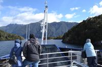 Fahrt mit dem Katamaran zu den Te Anau Glowworm Caves