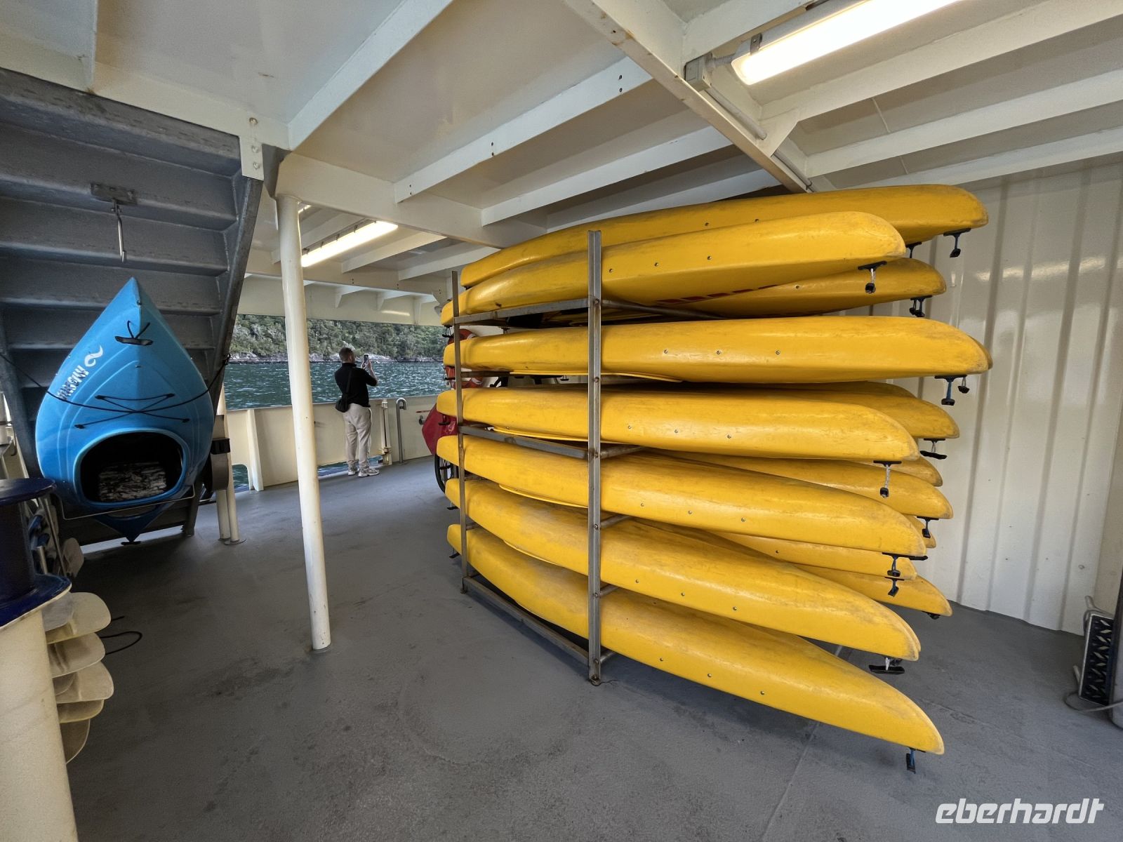 Kayaks an Bord der Milford Mariner