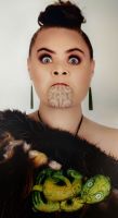 Maorifrau mit Tatoo und Jadeschmuck