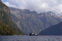 Milford Mariner vor Anker in der Harrison Cove