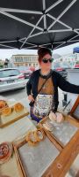 Neuseeland Südinsel -  Oamaru - Farm Markt, man beachte die Schürze