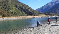 Neuseeland Südinsel - Wilkin Valley - Warten auf das Jet-Boot