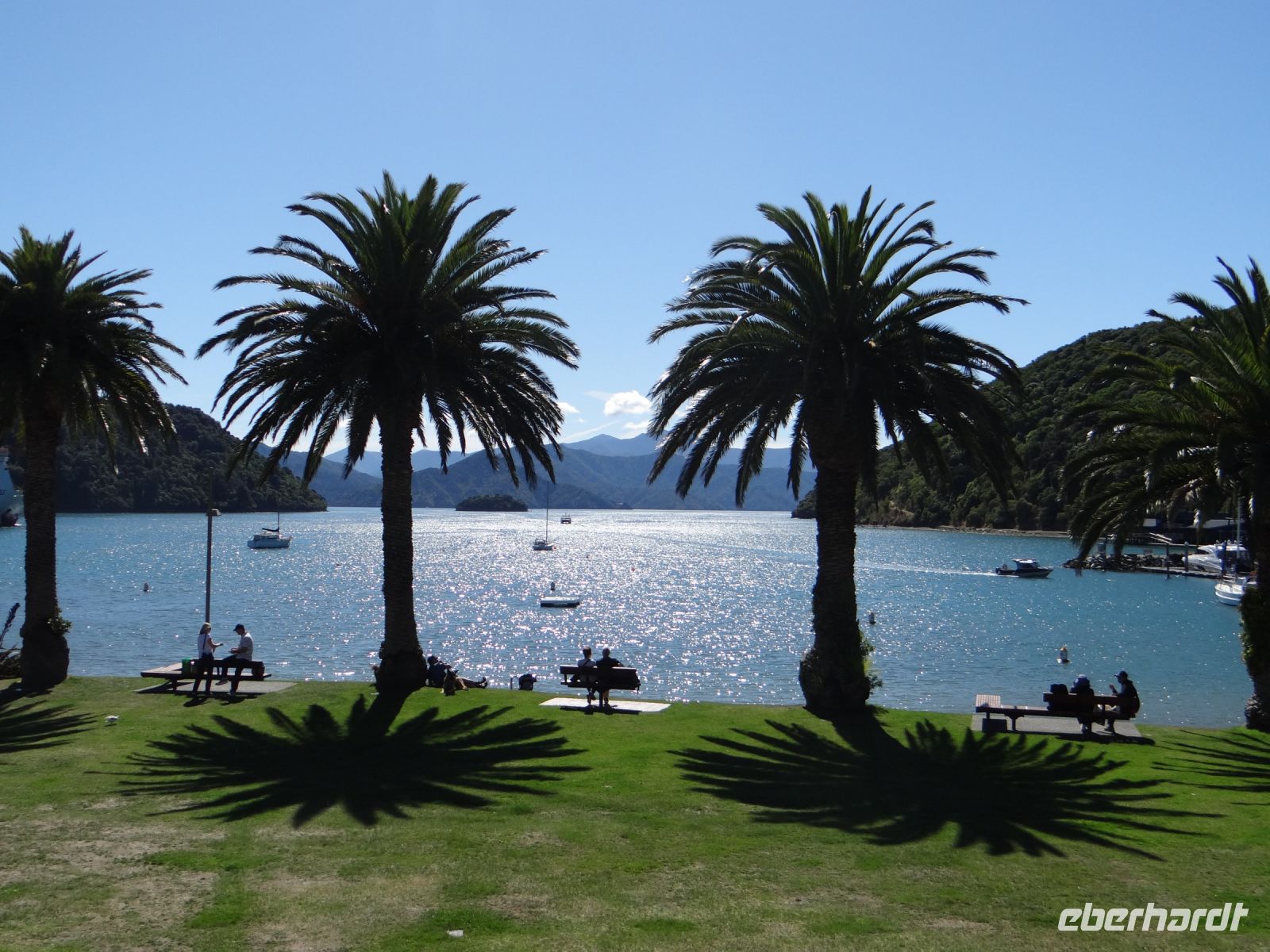 Picton und seine wie arrangiert wirkende Promenade