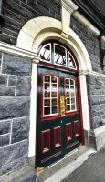 Schöne Tür am Bahnhof von Dunedin