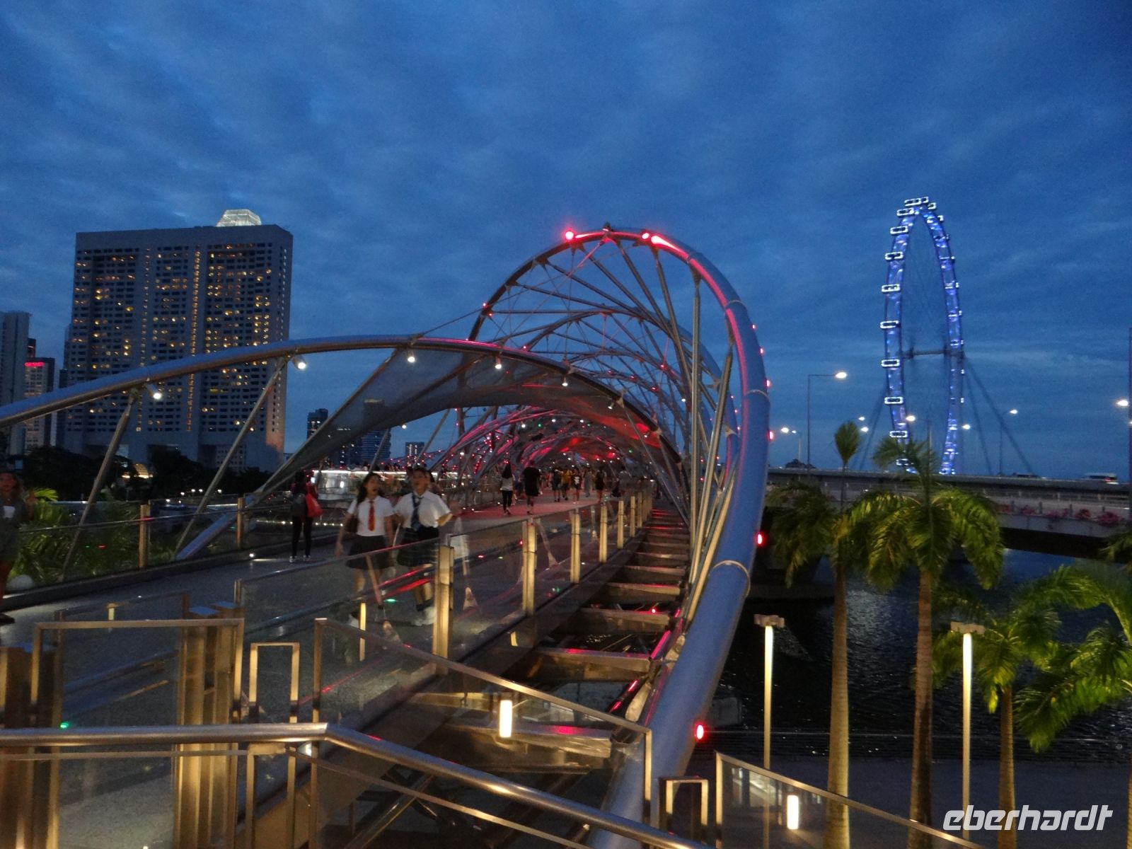 Singapur, Illumination wird großgeschrieben, sorgt für Sicherheit und erfreut das Auge.