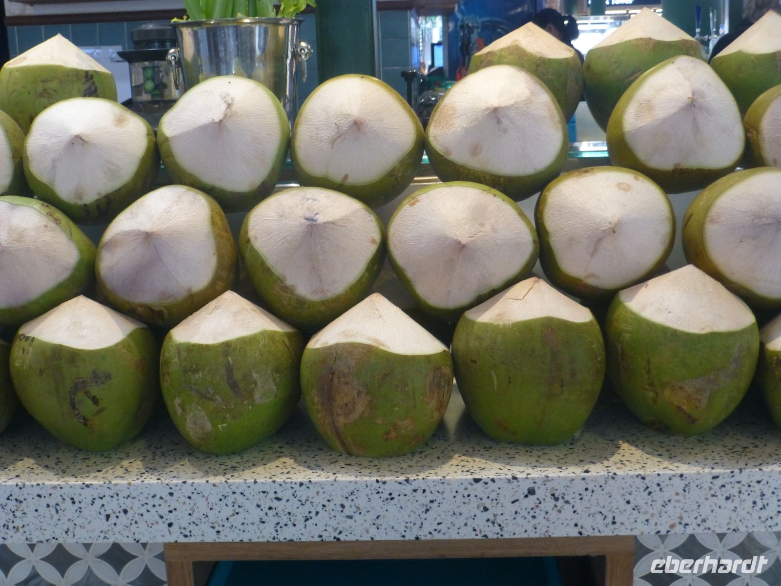 Singapur, Lau Pa Sat, die alte Markthalle, bietet jede Menge an Leckereien an.