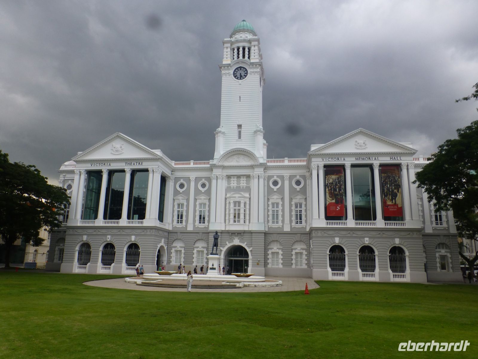 Singapur, die Victoria Concert Hall stammt aus der Zeit der englischen Kolonialherrschaft. 