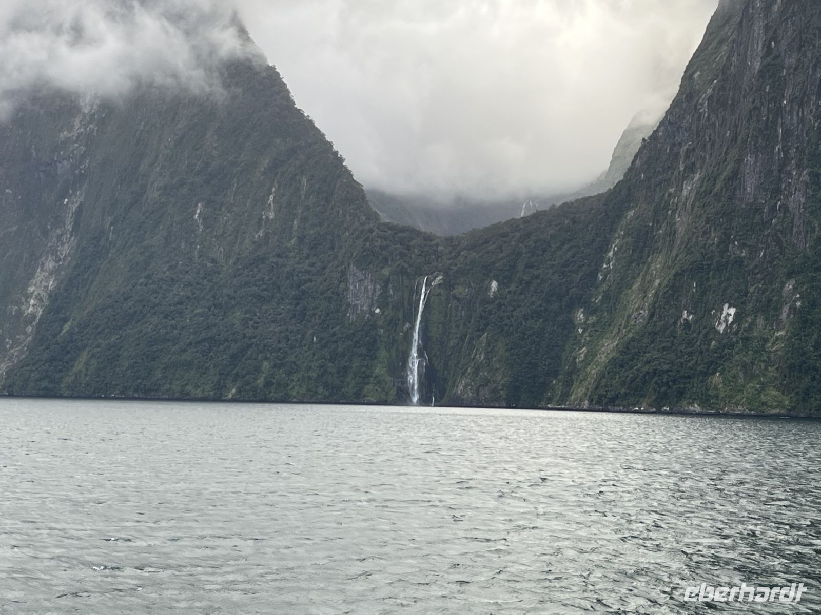 Wasserfall im Milford Sound