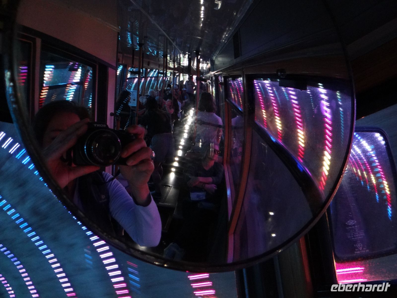 Wellington, Cable Car, die drei Tunnel haben ein Lichtkonzept.