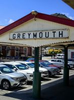 Wir verlassen den Bahnhof in Greymouth
