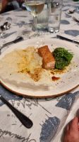 leckeres Abendessen: Thunfisch mit Reiswaffel und Seetang