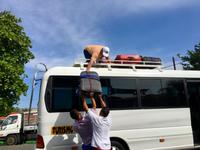 Koffer auf den Bus 
