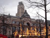 im Hintergrund Europas ältestes Hochhaus