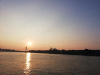 Sonnenaufgang auf der Maas