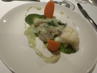 Pollachius in Kräutersauce mit Brokkoli, Mousseline, Blumenkohl, Karotte