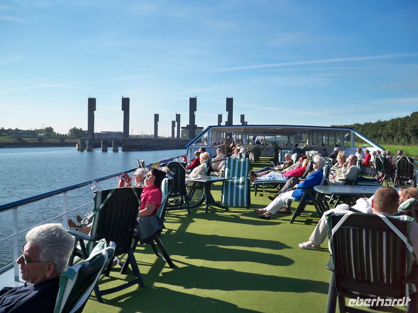 Relaxen und warten vor der Kreekerakschleuse